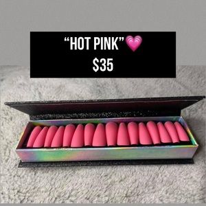 “Hot Pink” 💗
$35/w sparkly magnetic box
